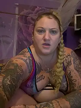 Snapshot of SexyZannaRose chatting on September 2025 03:23:02 AM SexyZannaRose online show from September 2025 03:23:02 AM