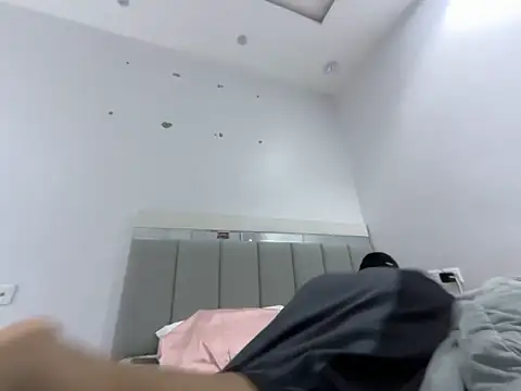 Snapshot of Submissive_Arab chatting on January 2025 04:46:01 PM Submissive Arab online show from January 2025 04:46:01 PM