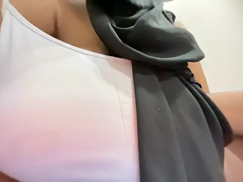 Snapshot of Submissive_Arab chatting on July 2026 10:05:01 PM Submissive Arab online show from July 2026 10:05:01 PM