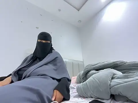 Snapshot of Submissive_Arab chatting on December 2024 04:54:01 PM Submissive Arab online show from December 2024 04:54:01 PM