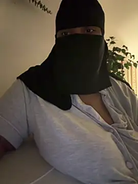 Snapshot of Submissive_Arab chatting on May 2026 11:53:02 PM Submissive Arab online show from May 2026 11:53:02 PM