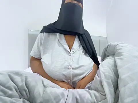 Snapshot of Submissive_Arab chatting on February 2025 08:10:01 PM Submissive Arab online show from February 2025 08:10:01 PM