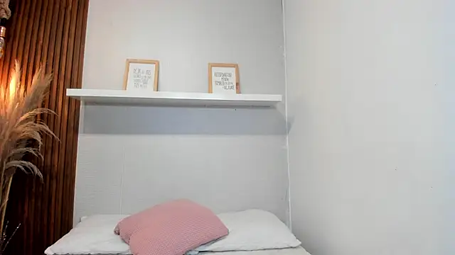 LANA-JONNES online show from January 2026 04:19:01 AM