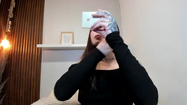 LANA-JONNES online show from May 2026 10:32:02 PM