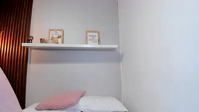 LANA-JONNES online show from November 2025 01:27:01 AM