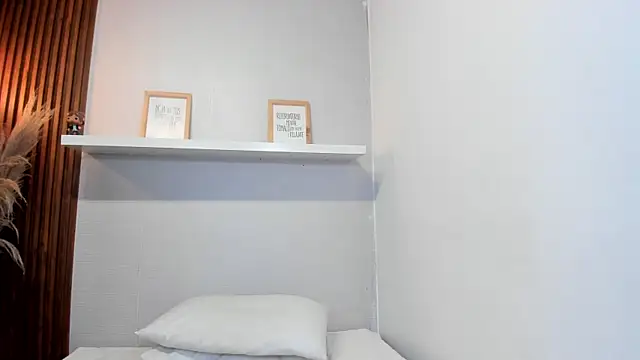 LANA-JONNES online show from November 2025 09:52:01 PM