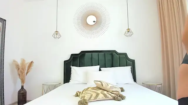 Snapshot of xLorenna chatting on October 2025 08:34:02 AM xLorenna online show from October 2025 08:34:02 AM