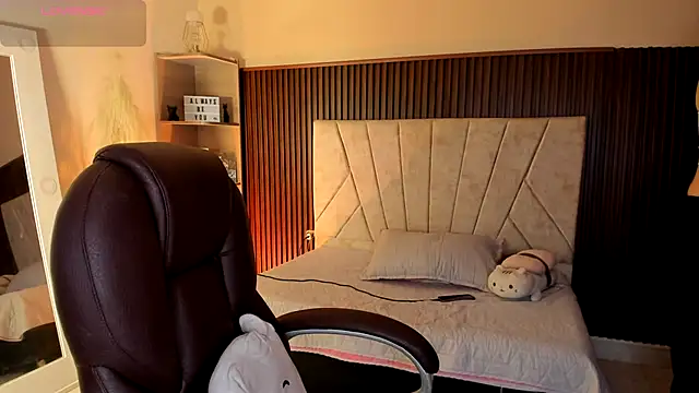  Niah  online show from December 2025 08:01:01 PM