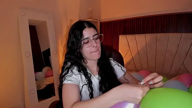  Niah  online show from April 2026 09:05:01 PM