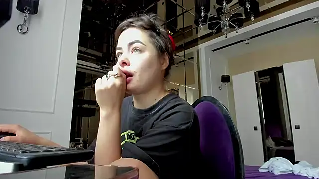 Snapshot of MistressMilana chatting on July 2026 08:00:01 AM MistressMilana online show from July 2026 08:00:01 AM