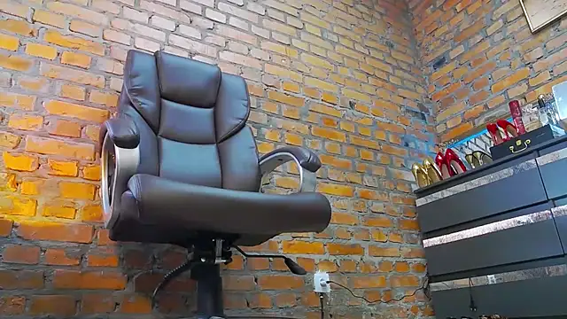 MistressMilana online show from January 2026 05:27:02 PM