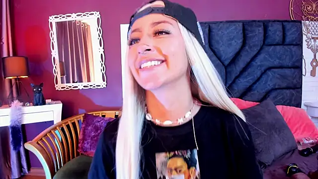 Snapshot of Mia-Bloom chatting on February 2025 07:12:02 AM Mia-Bloom online show from February 2025 07:12:02 AM