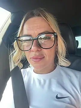 sweetdaiana23 online show from May 2026 01:09:01 PM
