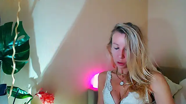 OLIVIA CANDY online show from October 2025 04:47:02 AM