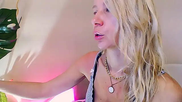 OLIVIA CANDY online show from June 2026 05:07:02 AM