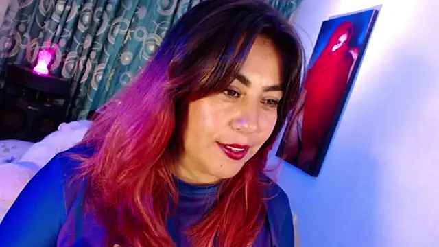 Snapshot of gatuwildhott chatting on December 2025 08:44:02 PM gatuwildhott online show from December 2025 08:44:02 PM