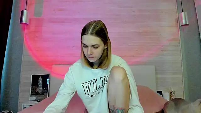 molly hunt  online show from March 2026 04:24:01 AM