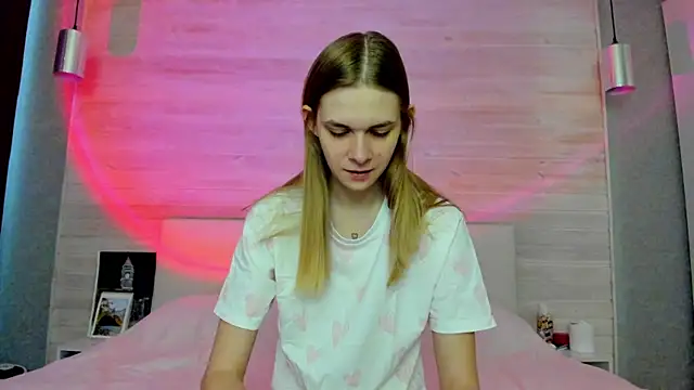 molly hunt  online show from April 2026 03:52:02 AM