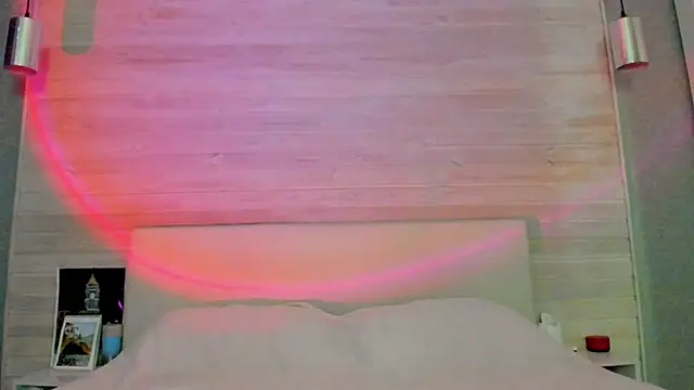 molly hunt  online show from March 2026 03:57:01 AM