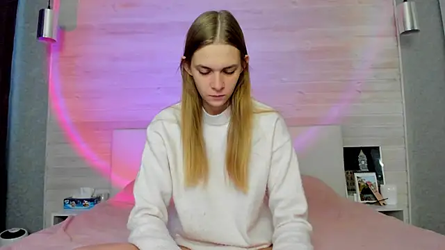 molly hunt  online show from November 2025 03:54:02 AM