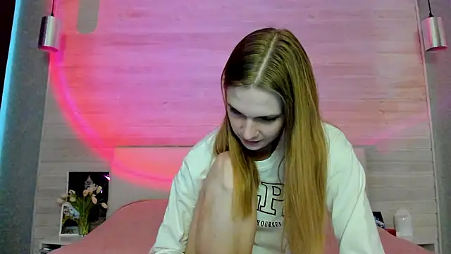 molly hunt  online show from March 2026 03:33:01 AM