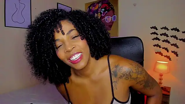 Snapshot of AitanaBrown_ chatting on October 2025 09:33:02 PM AitanaBrown online show from October 2025 09:33:02 PM