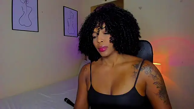 Snapshot of AitanaBrown_ chatting on November 2025 11:19:02 PM AitanaBrown online show from November 2025 11:19:02 PM