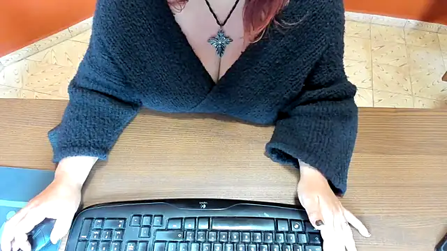 NikkiHolland online show from April 2026 08:05:01 AM