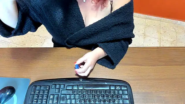 NikkiHolland online show from November 2025 08:28:01 AM