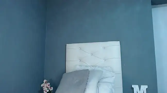 Snapshot of _MoniqueLovay_ chatting on February 2025 08:33:02 PM  MoniqueLovay  online show from February 2025 08:33:02 PM