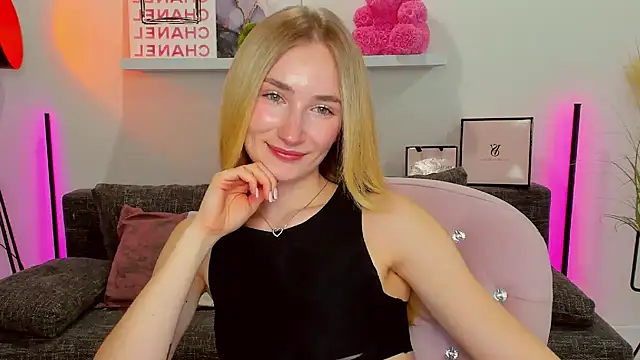 Snapshot of bella__rose chatting on February 2025 07:27:02 PM bella rose online show from February 2025 07:27:02 PM
