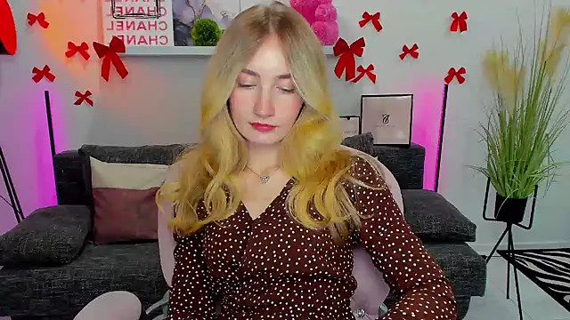 Snapshot of bella__rose chatting on February 2025 04:14:02 PM bella rose online show from February 2025 04:14:02 PM
