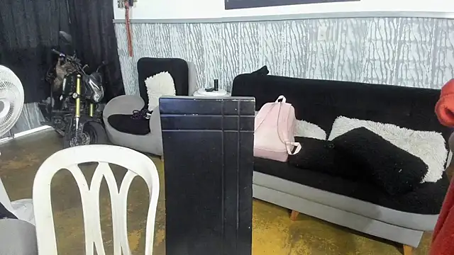 valentinaextreme online show from April 2026 04:35:02 PM