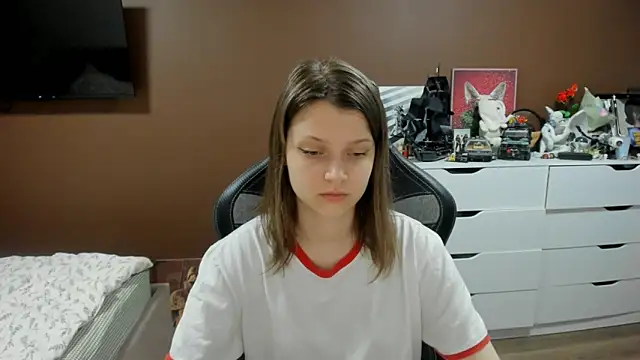 SoniNesti online show from June 2026 03:57:01 PM