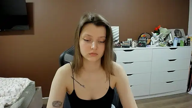 SoniNesti online show from April 2026 02:45:02 PM