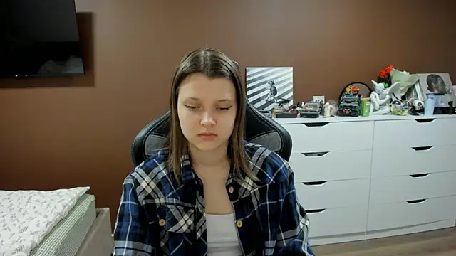 SoniNesti online show from April 2026 02:57:01 PM