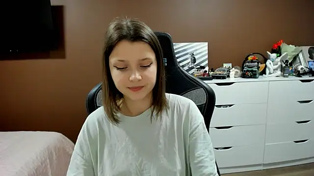 SoniNesti online show from February 2026 02:17:02 PM