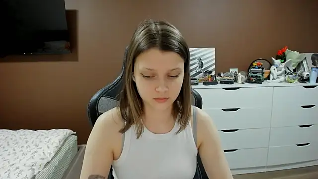 SoniNesti online show from April 2026 03:18:02 PM