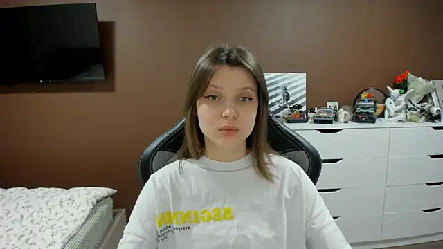 SoniNesti online show from April 2026 02:52:01 PM