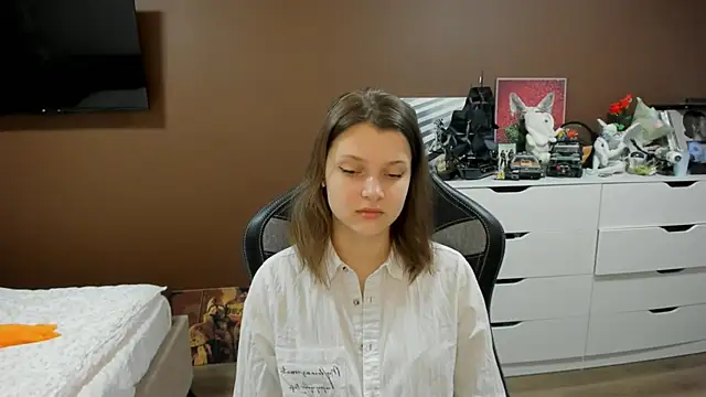 SoniNesti online show from May 2026 03:29:01 PM