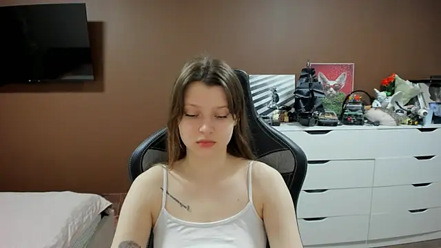 SoniNesti online show from April 2026 02:35:01 PM