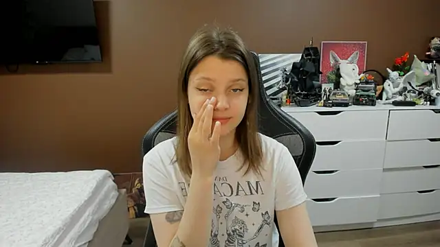 SoniNesti online show from June 2026 03:33:02 PM