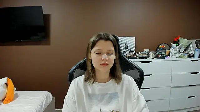 SoniNesti online show from March 2026 02:05:01 PM