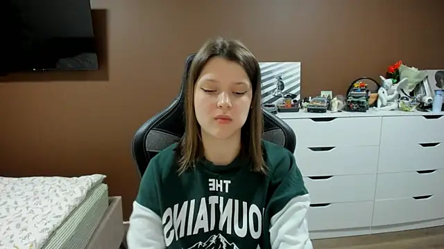 SoniNesti online show from April 2026 03:13:02 PM