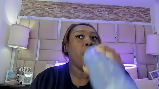 Snapshot of ShaniaBrownn chatting on September 2025 07:41:01 PM ShaniaBrownn online show from September 2025 07:41:01 PM