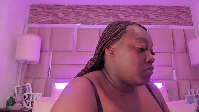 ShaniaBrownn online show from April 2026 07:47:01 PM