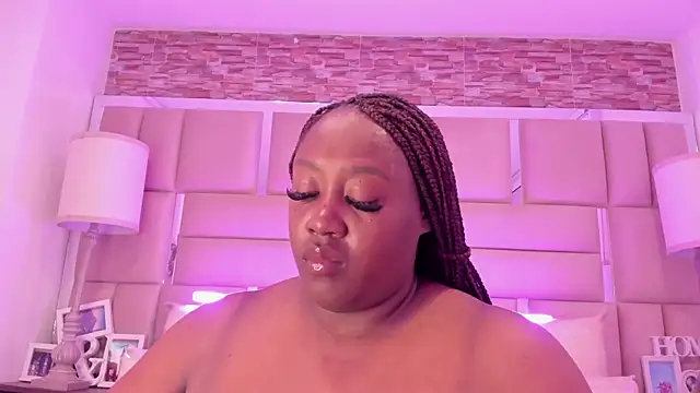 ShaniaBrownn online show from May 2026 12:08:01 PM