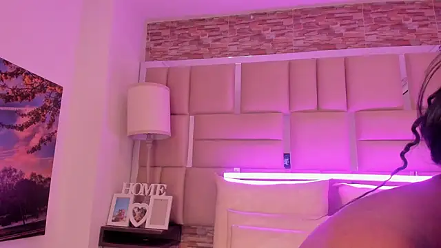 ShaniaBrownn online show from February 2026 07:44:02 PM