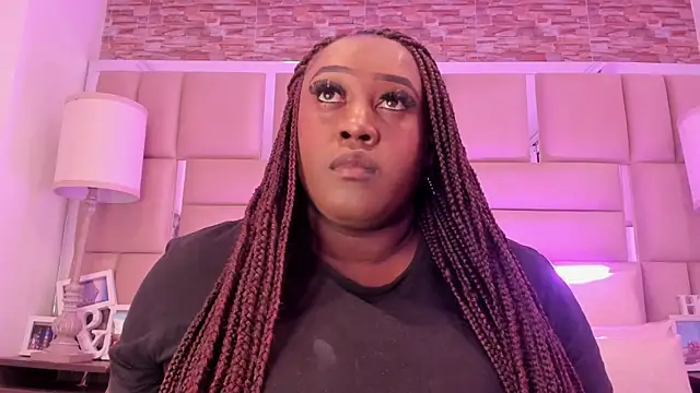 ShaniaBrownn online show from May 2026 07:39:02 PM