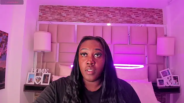 ShaniaBrownn online show from December 2025 08:23:02 PM